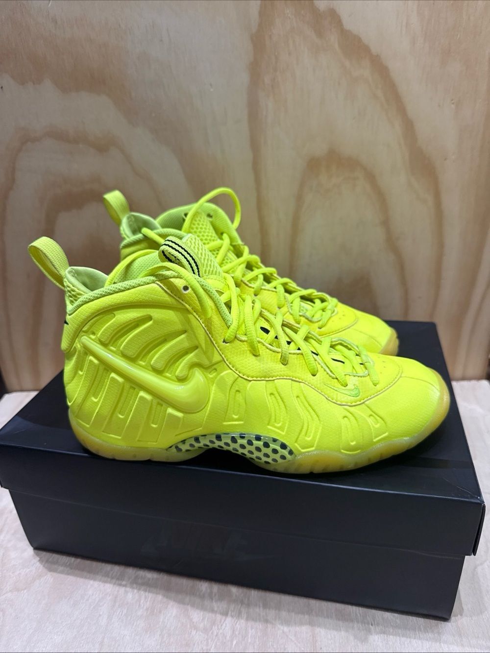 Nike Air Foamposite Little Posite Pro GS Volt CW1593-702 GS Size 6Y Womens 7.5
